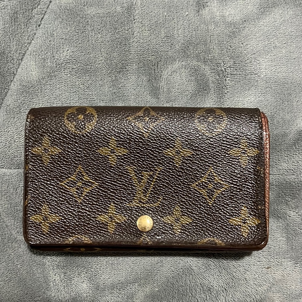 Authentic vintage Louis Vuitton short wallet